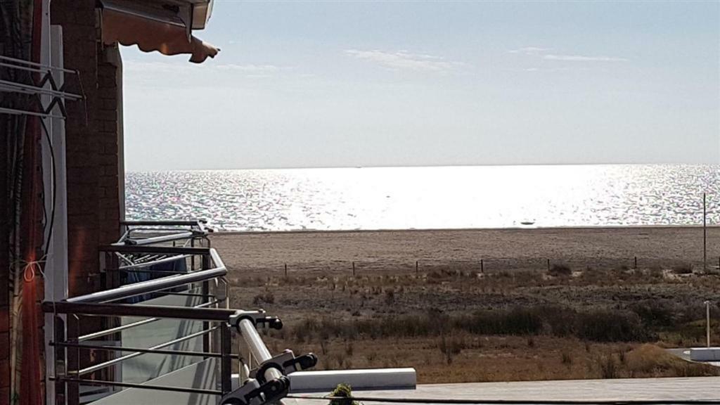 Apartamento Playa Mar Castelldefels Bagian luar foto